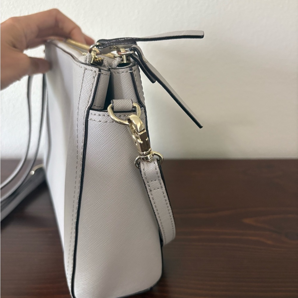 Lo & Sons Pearl Saffiano Leather Light Grey Crossbody Purse - Picture 9 of 12